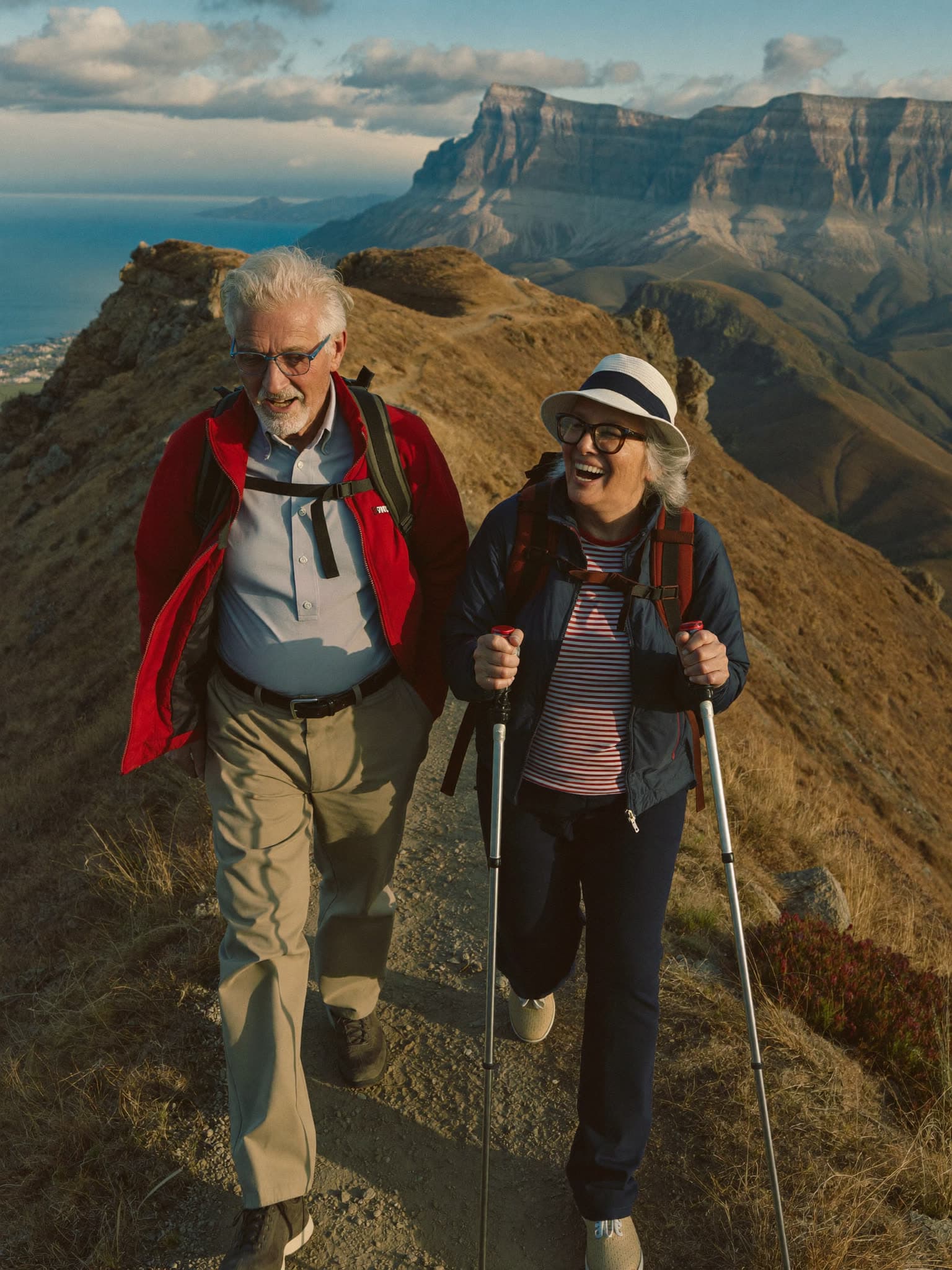 An active couple enjoying retirement, covered by a plan that fits their life